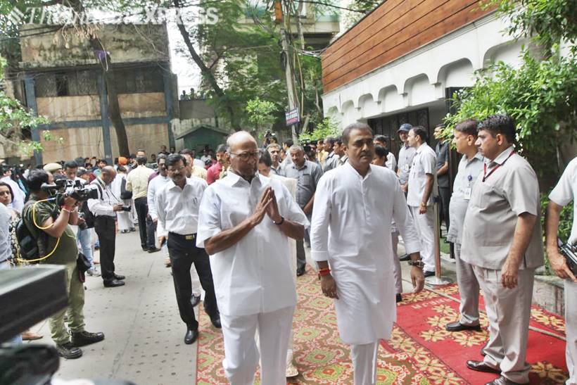 Arun jaitley dead, arun jaitley funeral photos, arun jaitley funeral, arun jaitley residence, rajnath singh, LK advani, amit shah, indian express