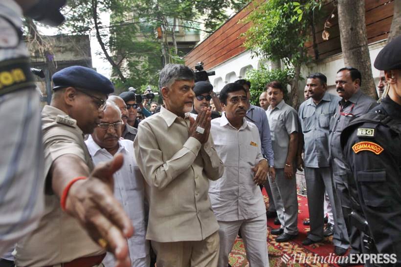 Arun jaitley dead, arun jaitley funeral photos, arun jaitley funeral, arun jaitley residence, rajnath singh, LK advani, amit shah, indian express