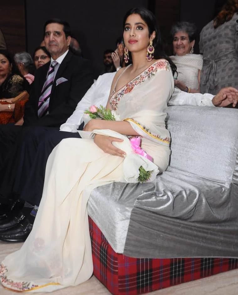 Janhvi kapoor, Janhvi kapoor white sari, Janhvi kapoor fashion