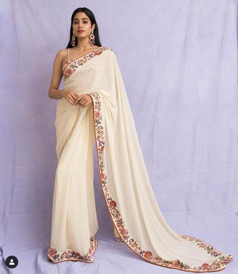 Sonam Kapoor, Kareena Kapoor, Priyanka chopra, fashion hits of the month, bollywood fashion monthly round up