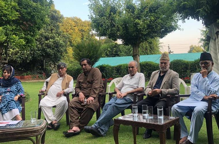 Srinagar Jammu Kashmir, Jammu Kashmir section 144, Jammu Kashmir curfew, J&k, j&k tension, omar abdullah, Farooq Abdullah, j&k former chief minister, indian express