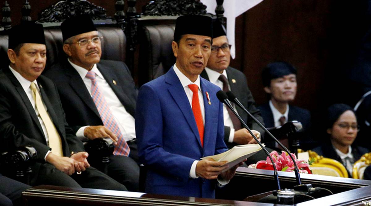 Presiden Indonesia mengumumkan pada hari Rabu bahwa ia merombak kabinetnya