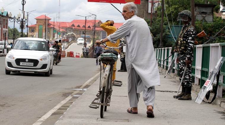 kashmir, eid in kashmir, jammu and kashmir live updates, kashmir updates, kashmir, curfew in srinagar, curfew in kashmir, jammu and kashmir, article 370, latest news on kashmir
