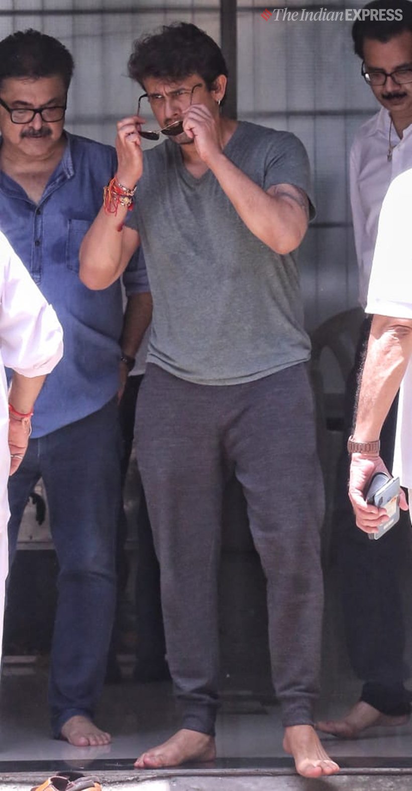 khayyam dies, khayyam funeral, sonu nigam, alka yagnik, gulzar, poonam dhillon, sonu nigam khayyam, khayyam funeral photos