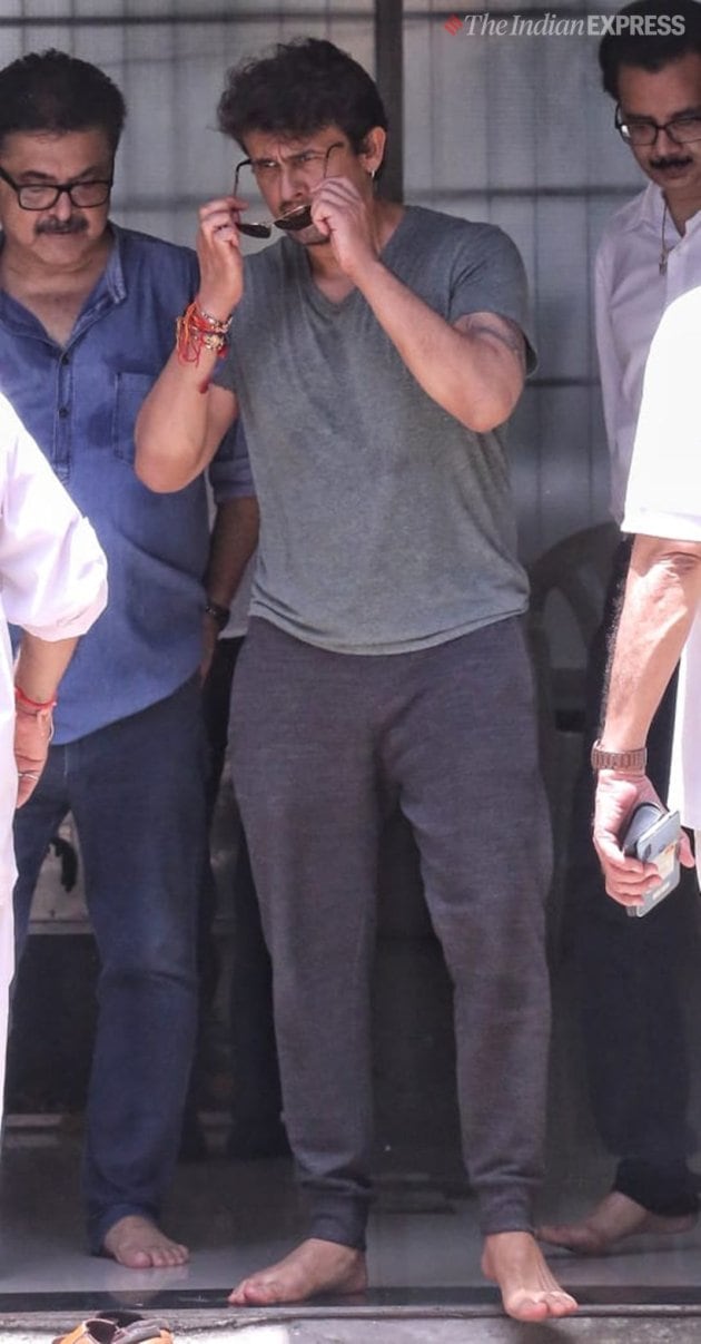khayyam dies, khayyam funeral, sonu nigam, alka yagnik, gulzar, poonam dhillon, sonu nigam khayyam, khayyam funeral photos