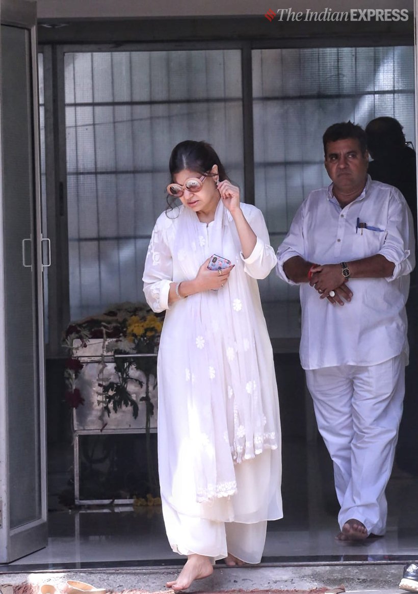 khayyam dies, khayyam funeral, sonu nigam, alka yagnik, gulzar, poonam dhillon, sonu nigam khayyam, khayyam funeral photos
