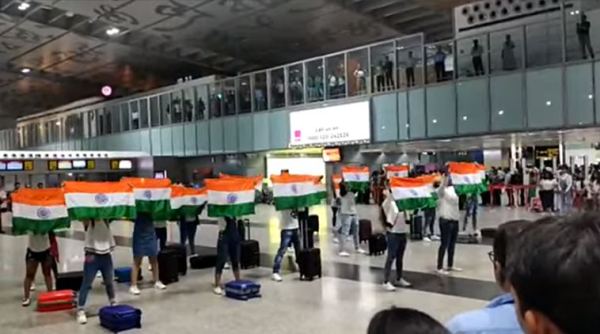 independence day, 73rd independence day, kolkata airport, flashmob, flashmob at kolkata airport, independence day flashmob kolkata airport, kolkata news, indian express