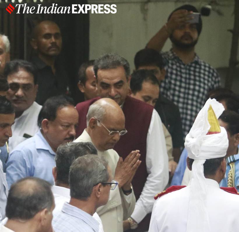 Arun jaitley dead, arun jaitley funeral photos, arun jaitley funeral, arun jaitley residence, rajnath singh, LK advani, amit shah, indian express