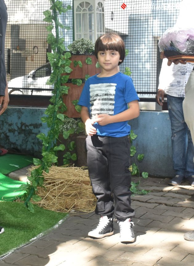 shahid kapoor, shahid kapoor daughter birthday, misha kapoor birthday party, misha kapoor birthday party photos, mira rajput, abram misha kapoor birthday, shah rukh khan son abram, soha ali khan, soha ali khan daughter, misha kapoor photos, shahid kapoor photos, shahid kapoor son