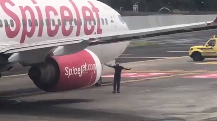 Mumbai airport, Man at mumbai airport runway, man reaches mumbai airport runway, Mumbai city news, man infront of spicejet flight