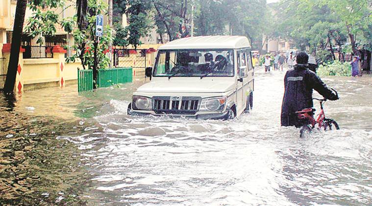 In Mumbai, heavy rains and waterlogging slows traffic to a crawl ...