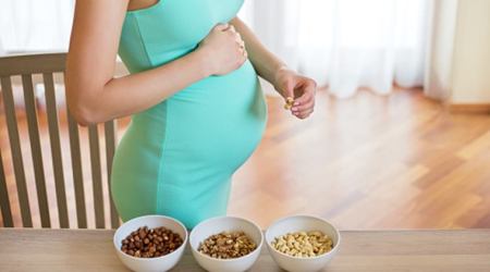 eating nuts during pregnancy