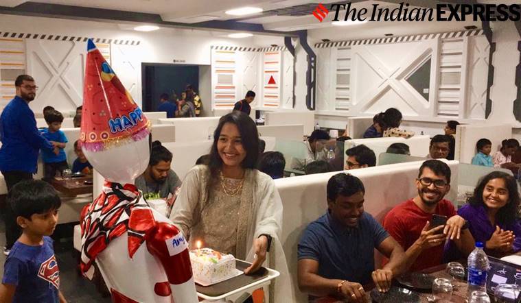 Robot-restaurant-cake-Bangalore-Bengaluru