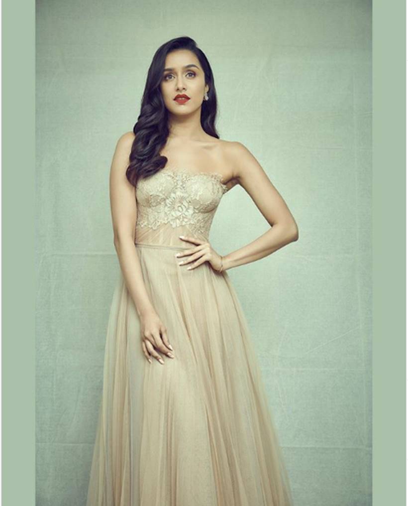fashion hits of the week bollywood celebrities, priyanka, kangana, sonam, alia