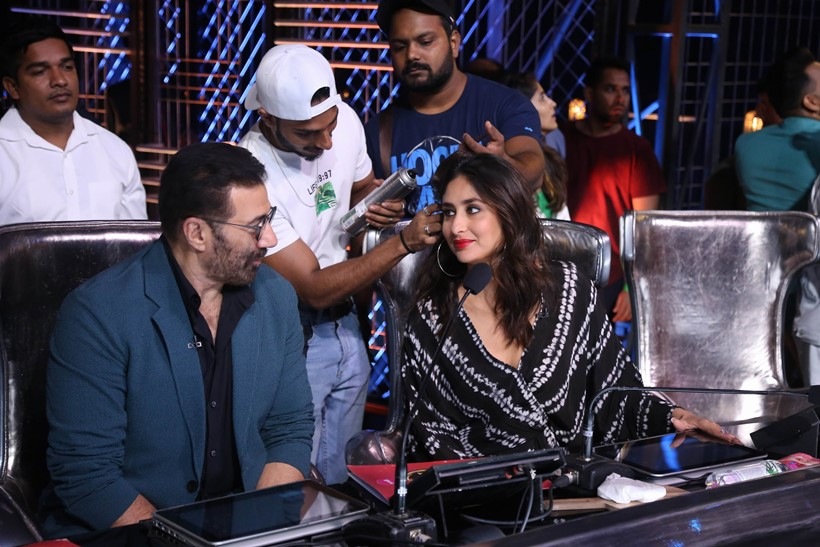 dance india dance, kareena kapoor sunny deol, kareena kapoor dance india dance, dance india dance 7 images, pal pal dil ke paas, kareena sunny deol dance india dance, dance india dance 7 sunny karan deol, dance india dance kareena kapoor images, kareena kapoor news, dance india dance 7 new images, pal pal dil ke paas dance india dance, sunny deol, karan deol, sahher bambba