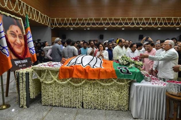 sushma swaraj, sushma swaraj last rites, sushma swaraj cremated, sushma swaraj death modi, pm modi on sushma swaraj, sushma swaraj dead, latest news on sushma swaraj, sushma swaraj age, sushma swaraj passes away, sushma swaraj news, sushma swaraj news today, sushma swaraj health news, sushma swaraj latest news, foreign minister, foreign minister sushma swaraj, indian express news