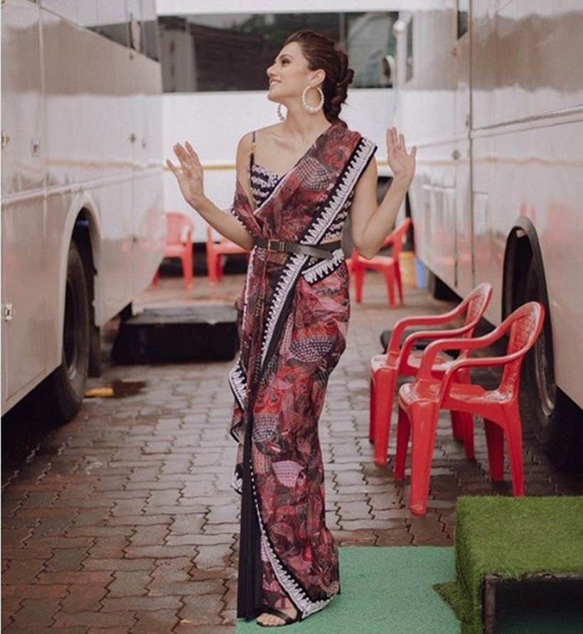 Sonam Kapoor, Kareena Kapoor, Priyanka chopra, fashion hits of the month, bollywood fashion monthly round up