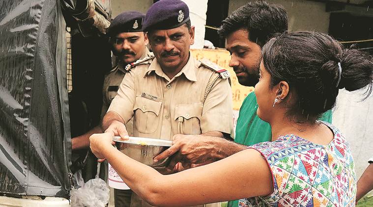 vadodara floods, vadodara rains, floods in vadodara, gujarat rain forecast, surat gujarat rainfall, gujarat rain sunday forecast, indian express news