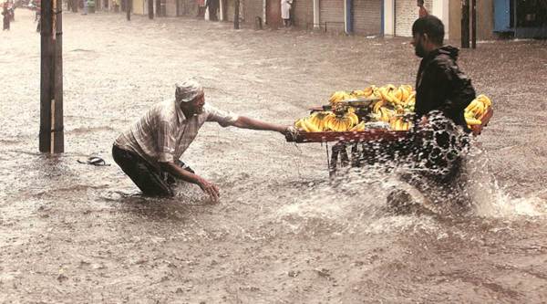 vadodara floods, vadodara rains, floods in vadodara, gujarat rain forecast, surat gujarat rainfall, gujarat rain sunday forecast, indian express news