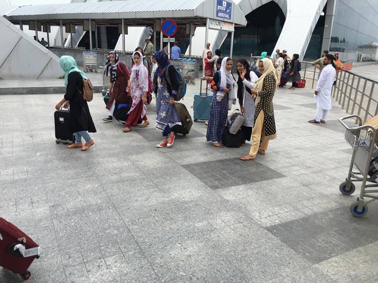 Sikh man helps kashmiri girls reach home, Article 370, Bifurcation, Jammu and Kashmir, pune