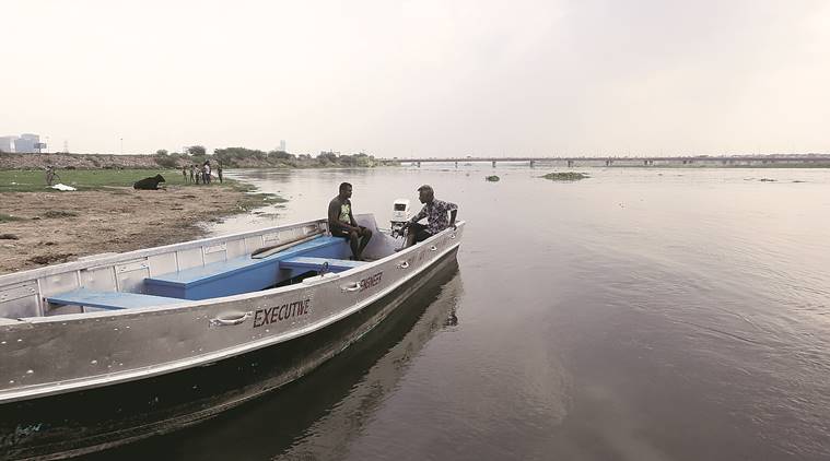 delhi rains, rains in delhi, yamuna river water rising, yamuna river water danger level, danger level of yamuna, yamuna crosses danger mark, yamuna river crosses danger mark, delhi monsoon, delhi news, city news, Indian Express