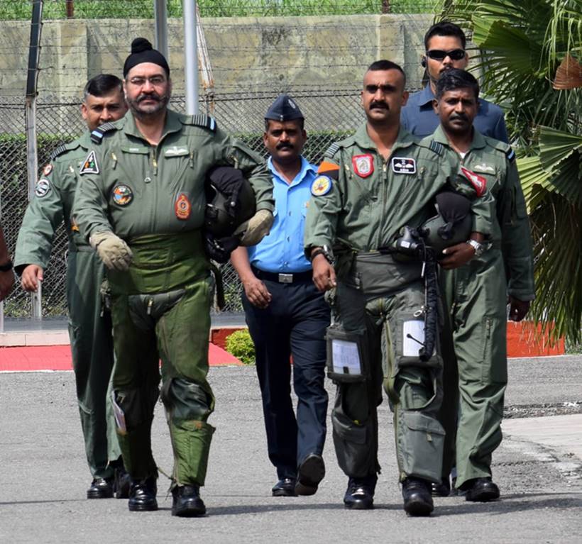 IAF Chief B S Dhanoa flies MiG-21 sortie with Wg Cdr ...