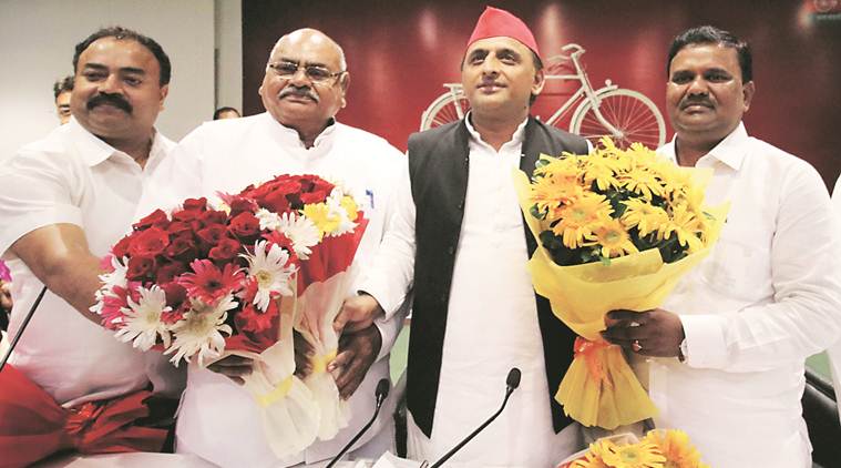 akhilesh yadav, akhilesh shivpal yadav fight, UP politics, samajwadi party, lucknow city news