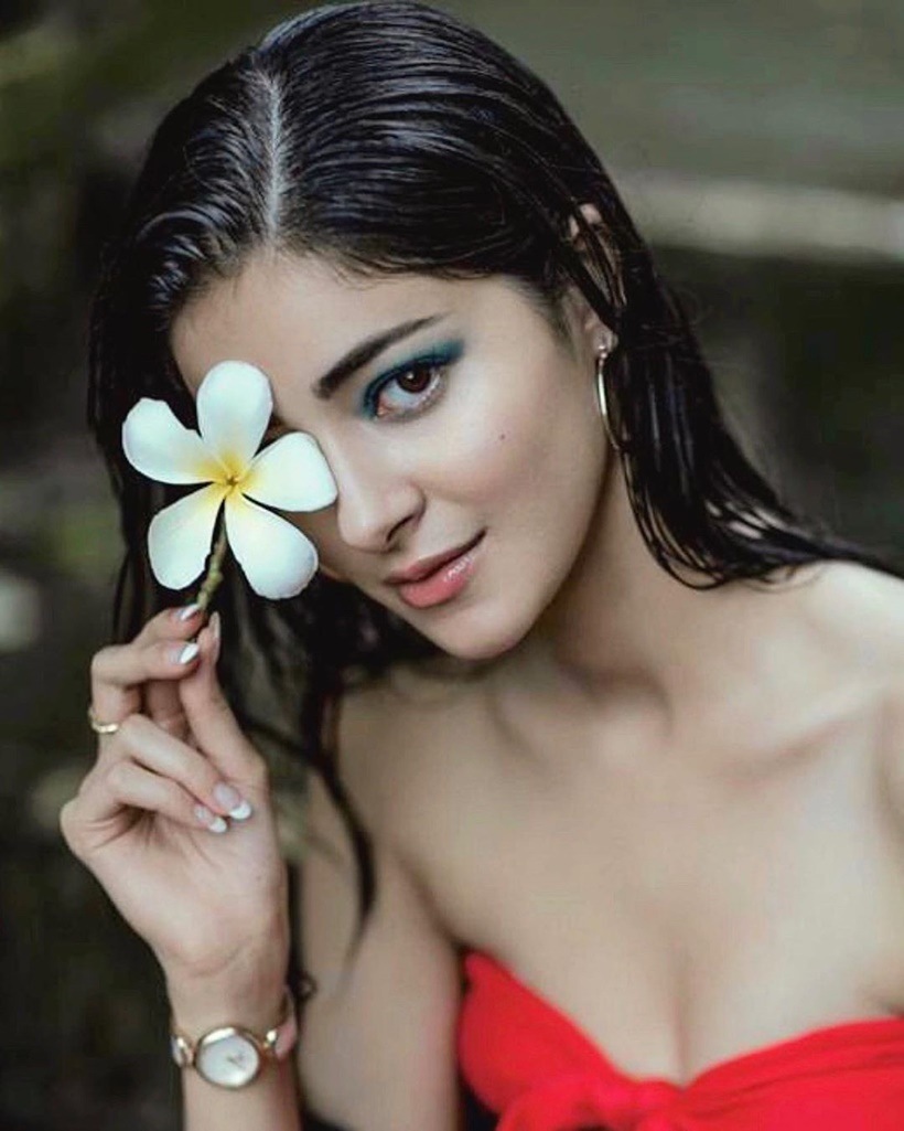 Janhvi Kapoor, Khushi Kapoor, Celebrity social media photos, social media photos, Sushmita Sen, Neetu Kapoor, Madhuri Dixit, Rishi Kapoor, Samantha Akkineni, Varun Dhawan, Karisma Kapoor, Tiger Shroff
