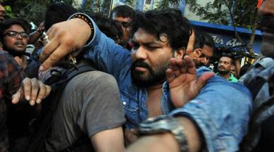 abvp protest kolkata, abvp protest jadavpur university, babul supriyo, babul supriyo attacked, kolkata city news, jadavpur university news