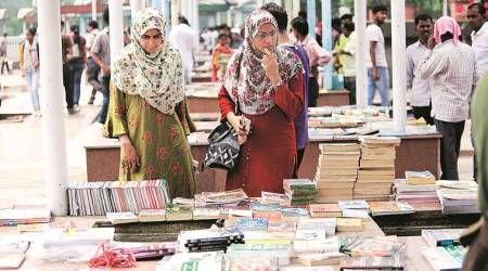 Darya Ganj book bazaar, Darya Ganj book market, Darya Ganj book market news, Sunday book market, Mahila Haat, delhi news