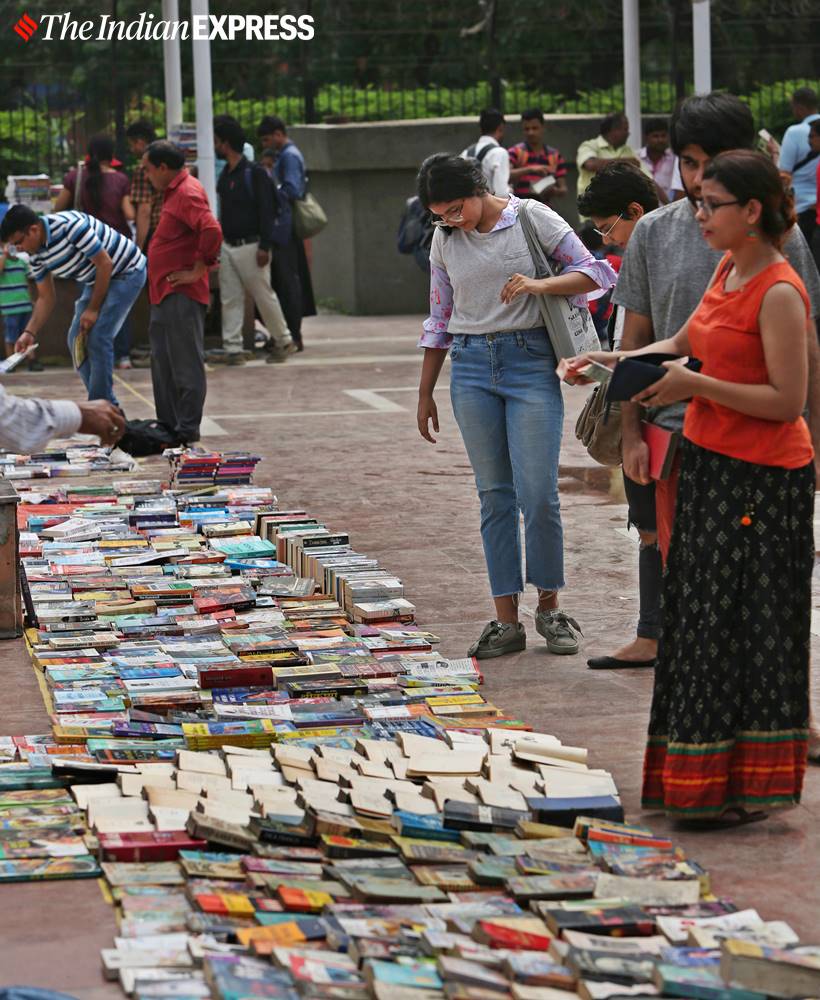 delhi book market, delhi book market closes, delhi daryaganj book market, mahila haat, delhi daryaganj book market closed down, daryaganj book market, daryaganj book market closed down, delhi news, indian express