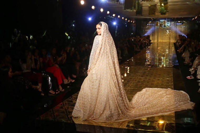 deepika padukone, deepika padukone abu jani sandeep khosla, deepika padukone fashion, deepika padukone pics