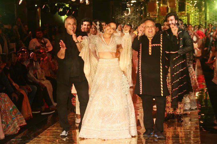 deepika padukone, deepika padukone abu jani sandeep khosla, deepika padukone fashion, deepika padukone pics
