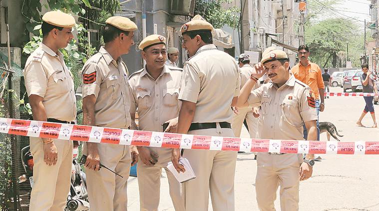 noida news, noida boy stabs woman, noida sector 61 stabbing, noida police