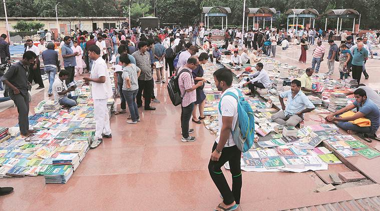 From Darya Ganj To Mahila Haat: Thrice as many customers, vendors, Sunday book market regains ground | Cities News,The Indian Express