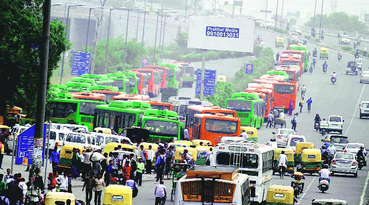 motor vehicle act, challans in delhi noida, bus driver gets challan in noida, delhi city news, noida city news