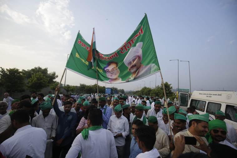 Hundreds of UP farmers march towards Delhi over mounting sugarcane dues