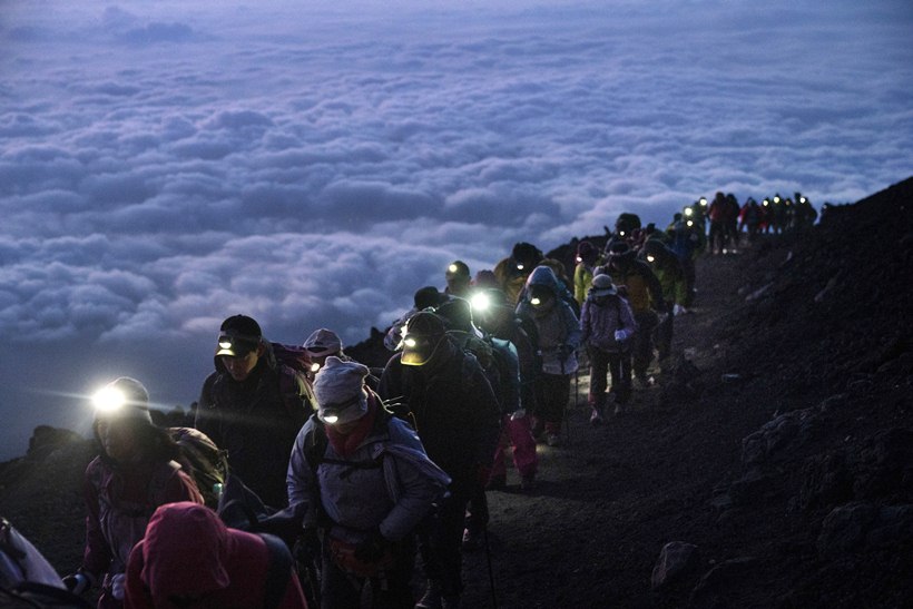 Making climb to the summit of majestic Mount Fuji in Japan World News