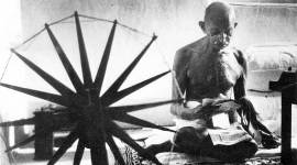 Prominent leader Mahatma Gandhi reading a newspaper. Express archive photo gandhi jayanti, gandhi jayanti 2019, gandhi jayanti news, mahatma gandhi jayanti, gandhi jayanti quotes, gandhi jayanti images, gandhi jayanti speech, gandhi jayanti wishes, gandhi jayanti wishes images, lal bahadur shastri, lal bahadur shastri jayanti, lal bahadur shastri quotes, lal bahadur shastri images