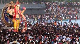 ganesh visarjan, ganesh visarjan traffic chaos, men attack cops during ganesh visarjan gujarat, gujarat ganesh visarjan