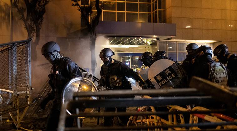 hong kong china protests, hong kong subway protest, hong kong police protesters clash, hong kong protest news, hong kong news
