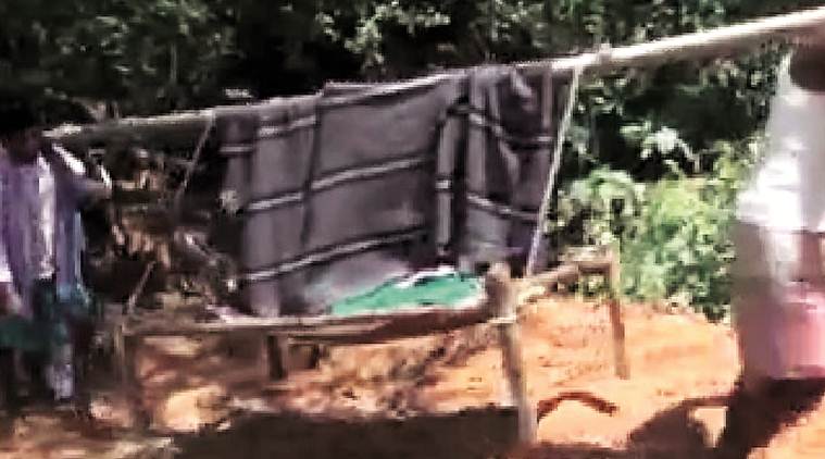 Jharkhand, Jharkhand tribal belt, Jharkhand healthcare fascilities, patient carried on a cot, Jharkhand medical facilities, jharkhand news, indian express