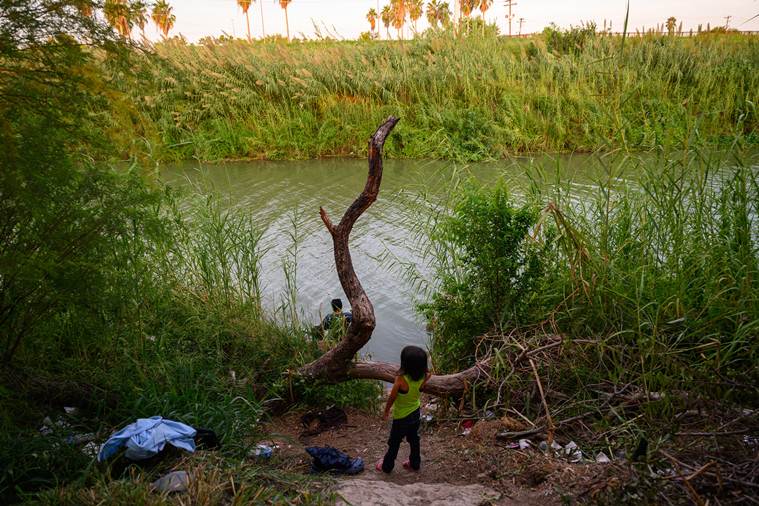 Desperate migrants on the border: ‘I should just swim across’