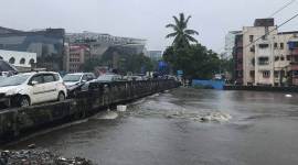 Mumbai, Mumbai rains, Mumbai news, overflowing Mithi river, Mithi river danger mark, BMC plans artificial ponds, indian express
