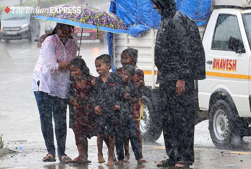 Mumbai rains pics, Mumbai rains, Mumbai traffic, Mumbai rainfall pics, Mumbai, Mumbai news, Indian Express