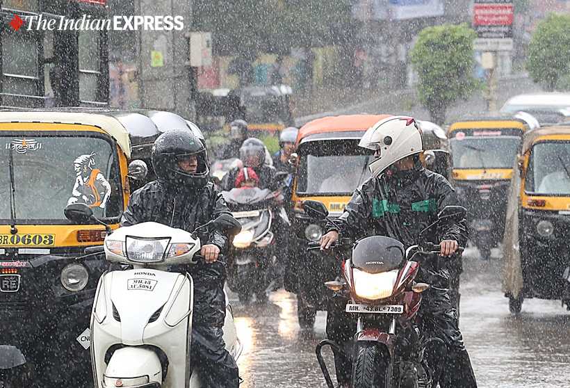 Mumbai rains pics, Mumbai rains, Mumbai traffic, Mumbai rainfall pics, Mumbai, Mumbai news, Indian Express