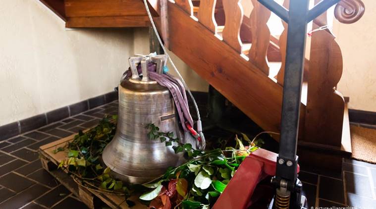 German church replaces controversial Nazi bell