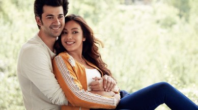 karan deol, Pal Pal Dil Ke Paas, Pal Pal Dil Ke Paas review, Pal Pal Dil Ke Paas movie review, Pal Pal Dil Ke Paas rating, Pal Pal Dil Ke Paas movie rating, entertainment news, indian express