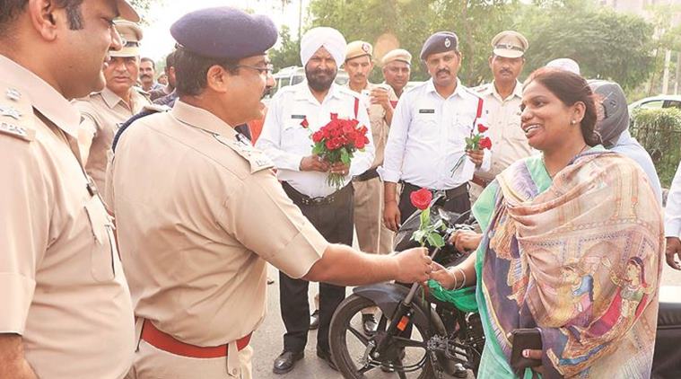 Motor Vehicles Act: No challans for three days, Panchkula Police distribute 120 red roses to traffic violators