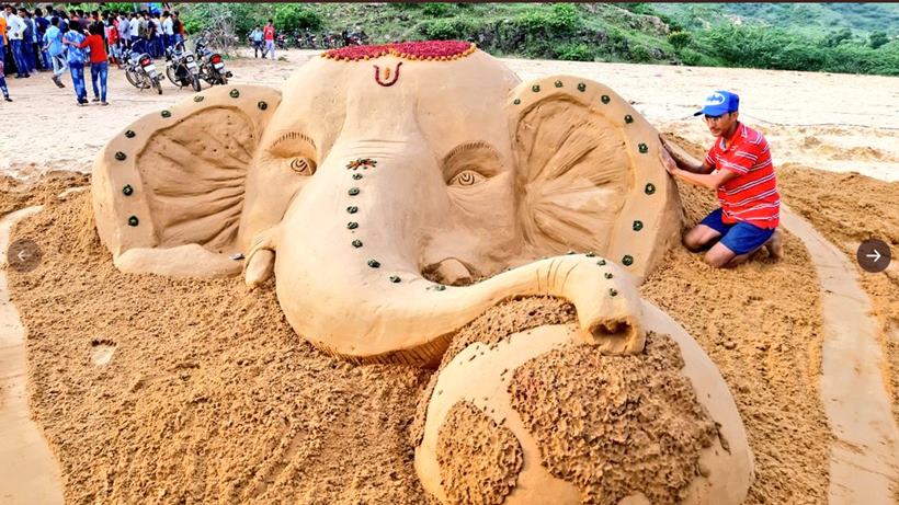 lord ganesha, ganesh chaturthi 2019, ganesh chaturthi celebrations, indianexpress.com, indianexpress, orange ganpati, chocolate ganpati, eco-friendly ganpati, sand ganpati, orange ganpati, arjun rampal ganpati,